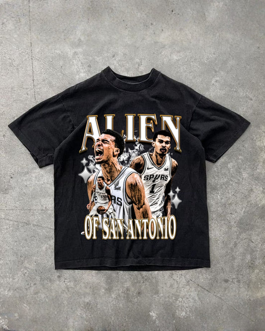 VICTOR WEMBANYAMA ROOKIE ALIEN NBA VINTAGE GRAPHIC TEE - SAN ANTONIO SPURS